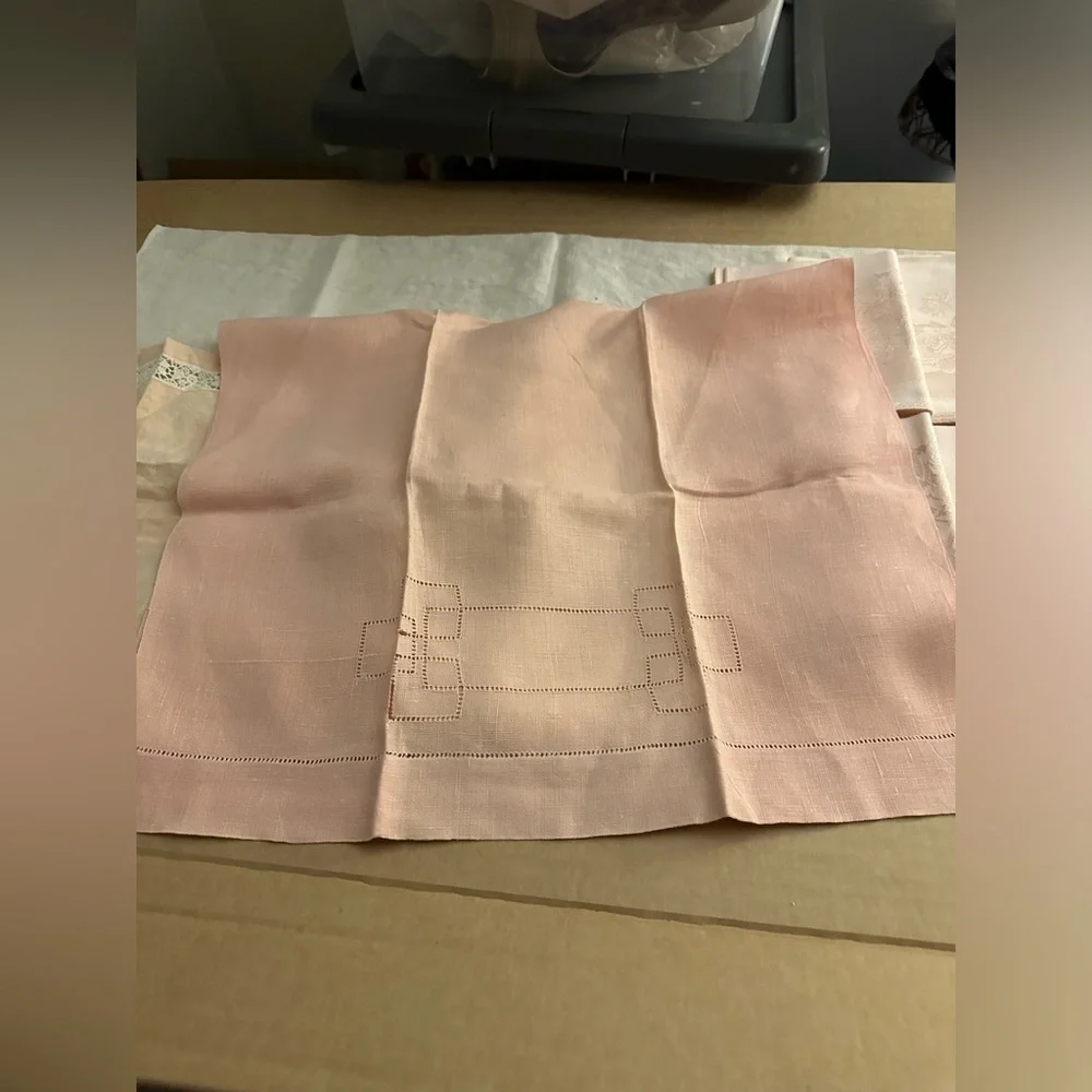 Mismatched linens 15 pieces